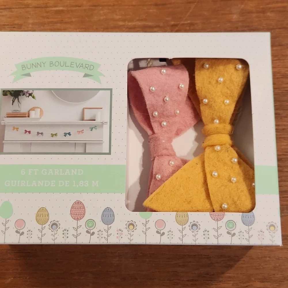 NIB COLLECTIVE CREATIONS BUNNY BOULEVARD FELT WOOL BOW SPRING/EASTER GARLAND 6'